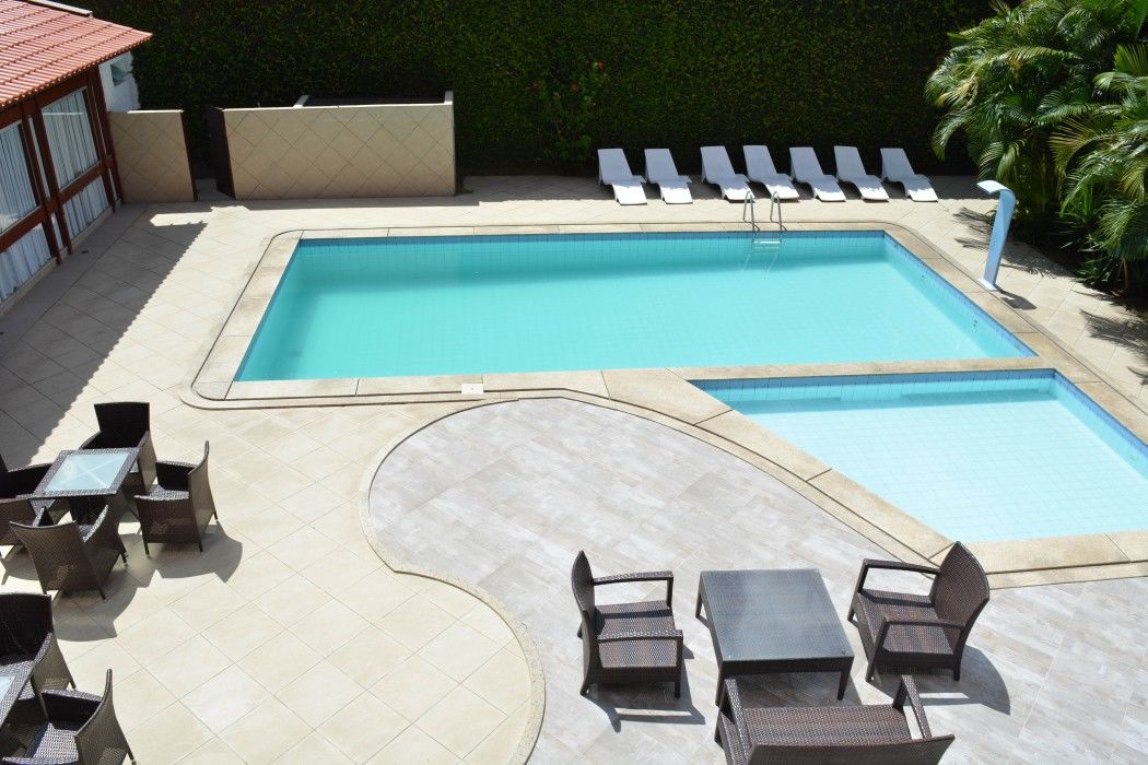 Garanhuns Palace Hotel المظهر الخارجي الصورة A pool with a concrete deck